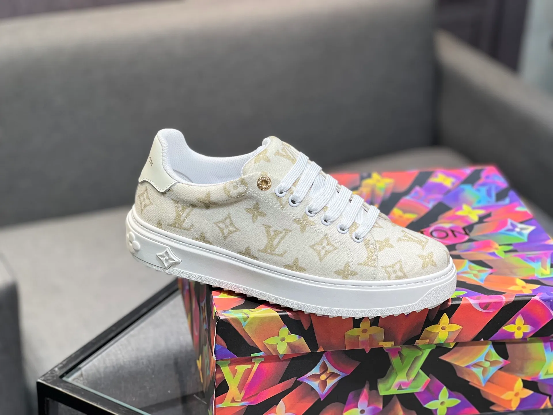 Men's shoes 💰520 LV Louis Vuitton. The latest fashionable casual shoes are popular in physical stores. The new spring and summer comfortable imported custom patent leather plus cowhide, cowhide mesh, and unique jacquard fabric element design. With sheepskin lining, Lv original base, [sun][sun] high-end packaging and high quality💪Details determine quality, welcome to compare🇮🇹Code number 38-44, 45 can be customized